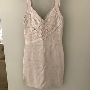 Gold bodycon dress: Perfect for NYE!!